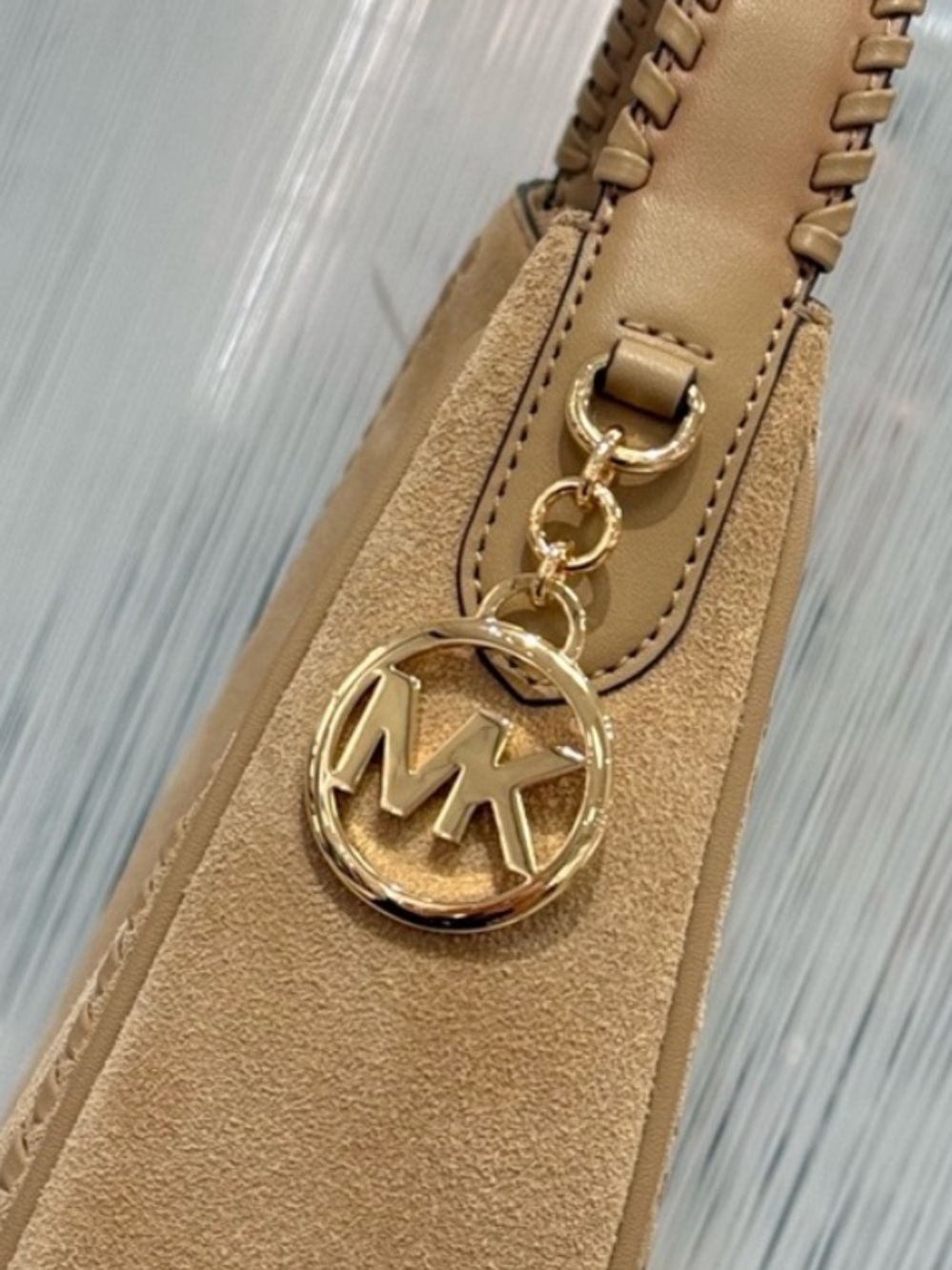 MICHAEL KORS Nayla Medium Suede Hobo Shoulder Bag camel
NWT - Picture 9 of 14